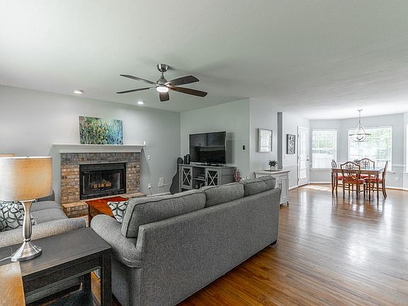 5th image of 460 Palomino Dr