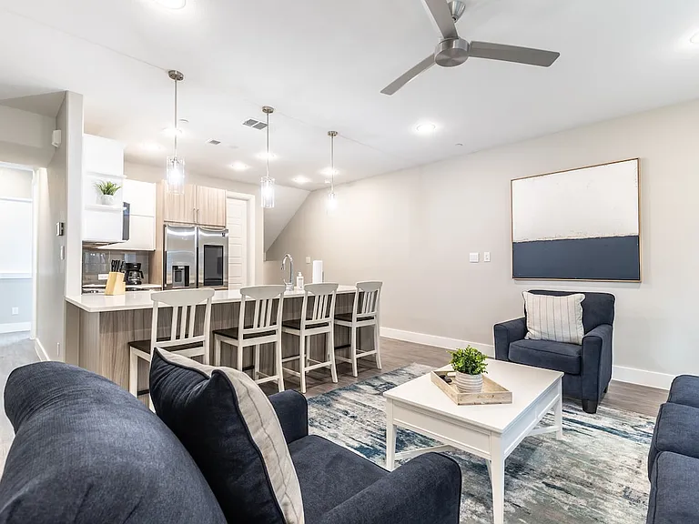 1112 Galveston Ave #4 — Photo 4