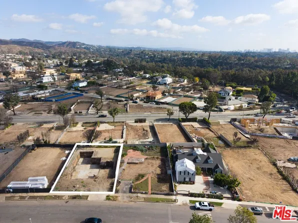 730 Toyopa Dr, Pacific Palisades, CA 90272