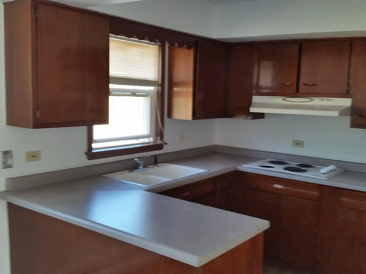 2 bed, 900 sqft, $1,575 — Photo 2