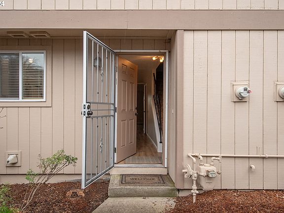 3rd image of 581 32nd Ave SE APT 2