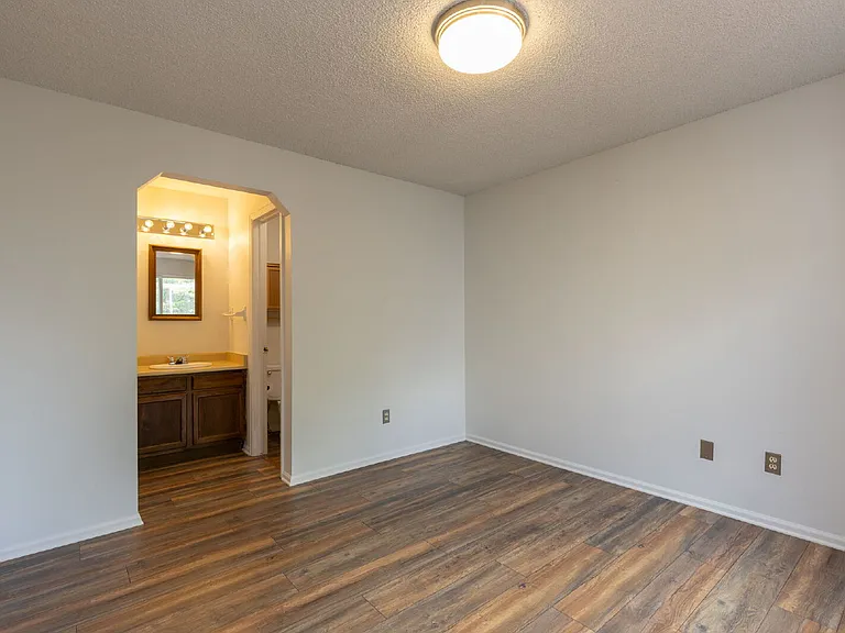 1610 Ervine Ave — Photo 10