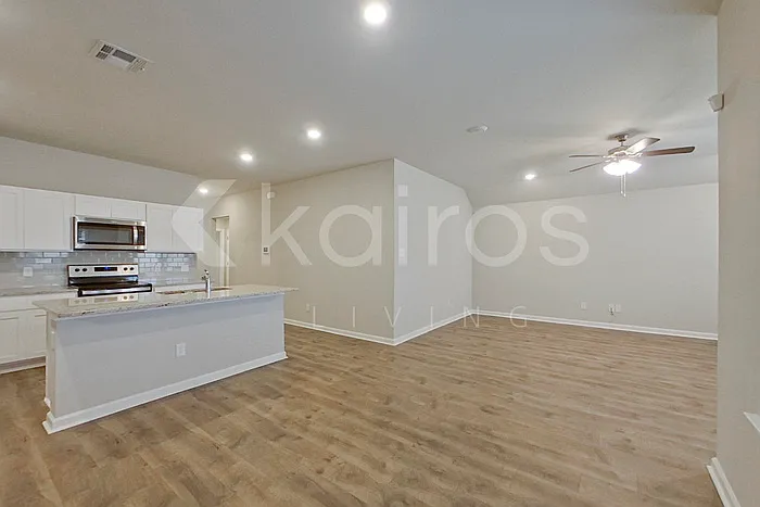 208 Yardley Ct — Photo 3