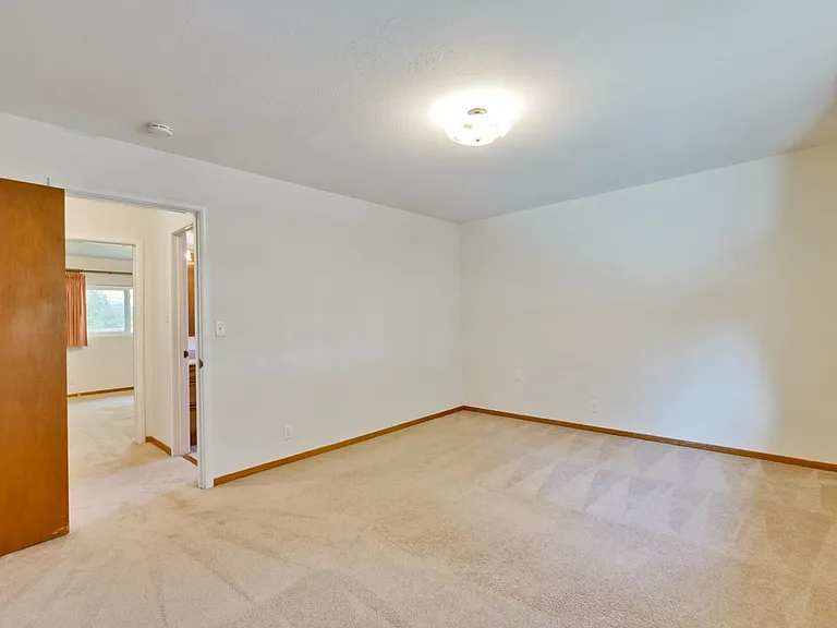 130 S Avalon Dr — Photo 48