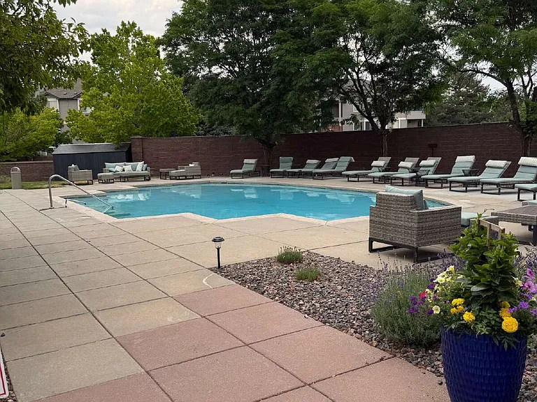 1011 S Valentia St #104 — Photo 25