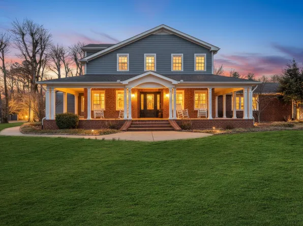 5032 Twin Lakes Dr, Old Hickory, TN 37138