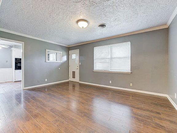 4th image of 2119 Dakota St