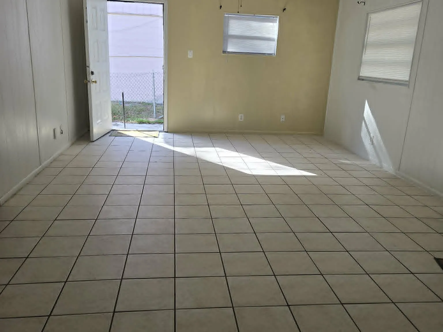 2 bed, 800 sqft, $1,300 — Photo 2