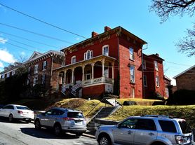 222 E Beverley St, Staunton, VA