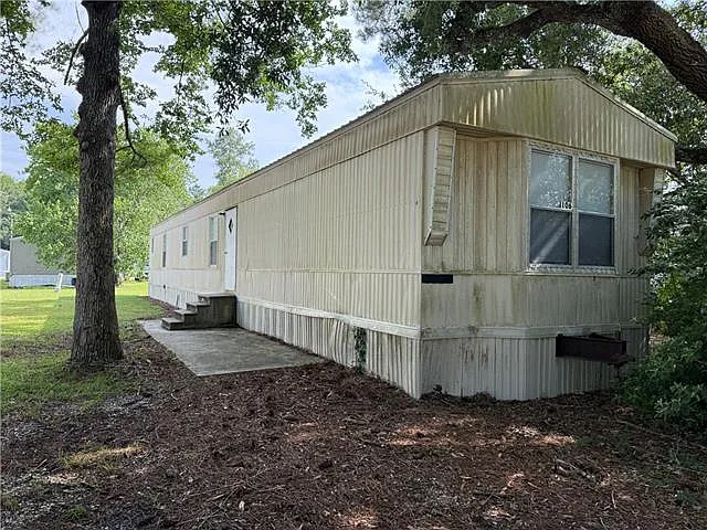 3 bed, 2.0 bath, 1260 sqft, $925 — Photo 2