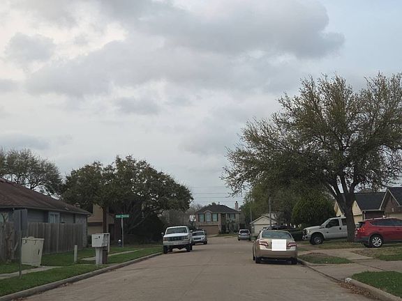 5th image of 8826 Pecan Place Dr