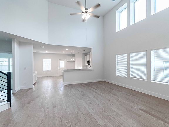 3rd image of 104 Old Silver Dr