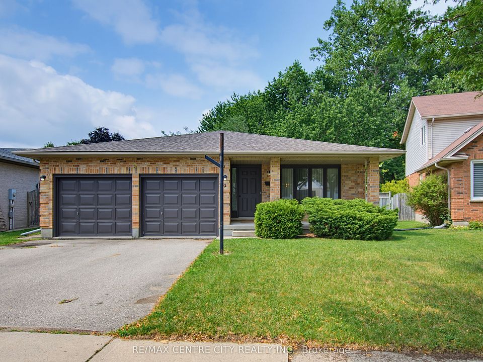 1st image of 9 Yarmouth Dr