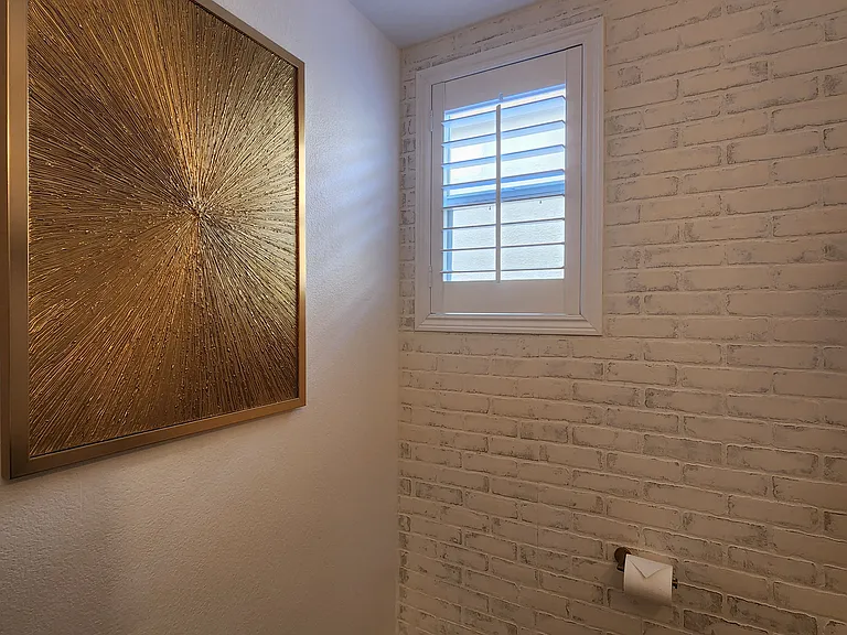 1/2 bathroom