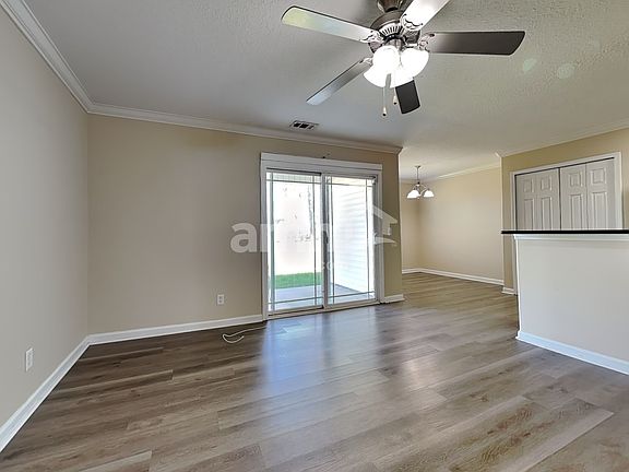 5th image of 189 Fox Glen Ct