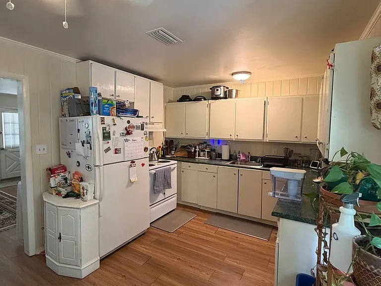 1924 S Meridian St — Photo 10