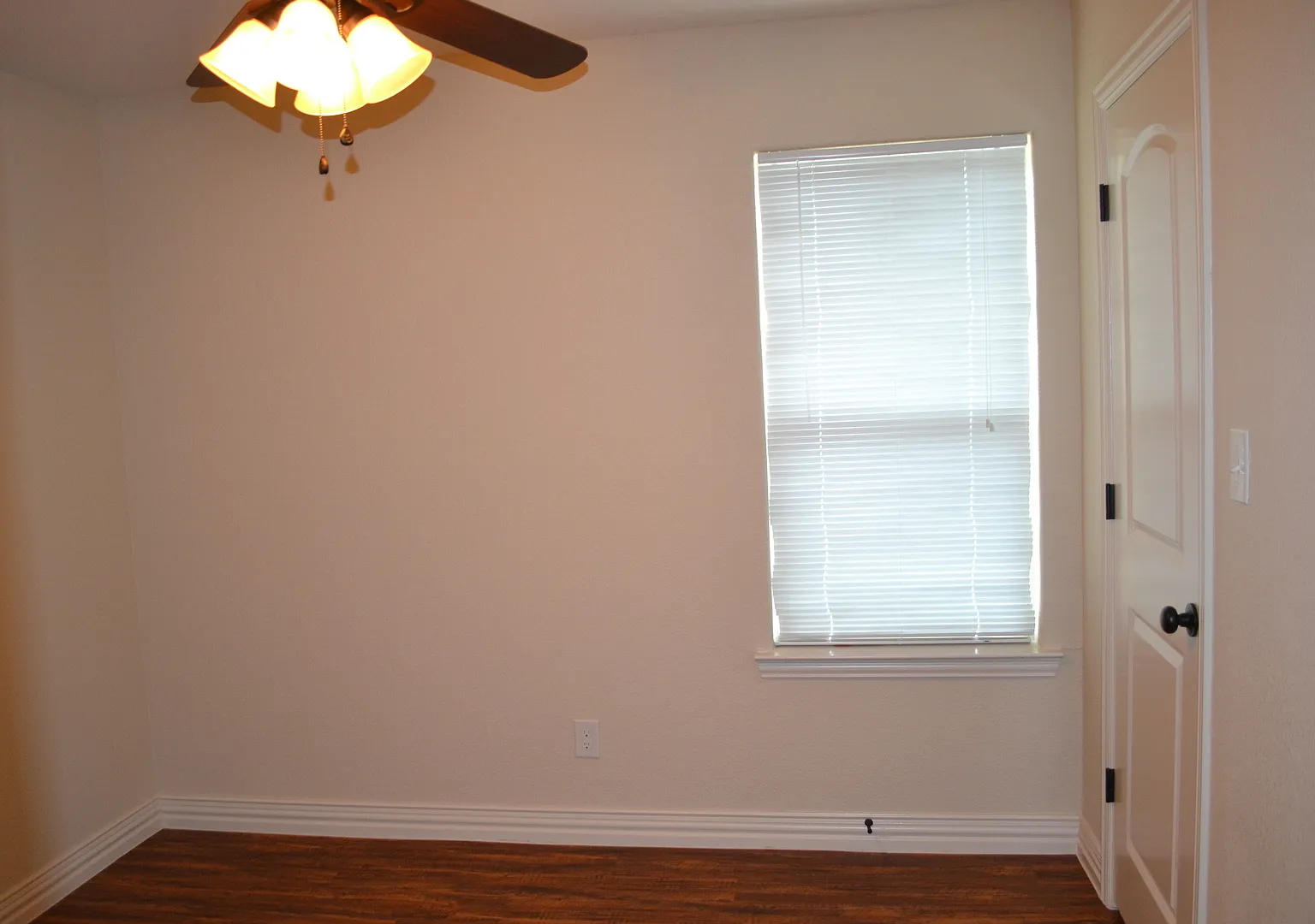 House for Lease in Denison — Photo 3