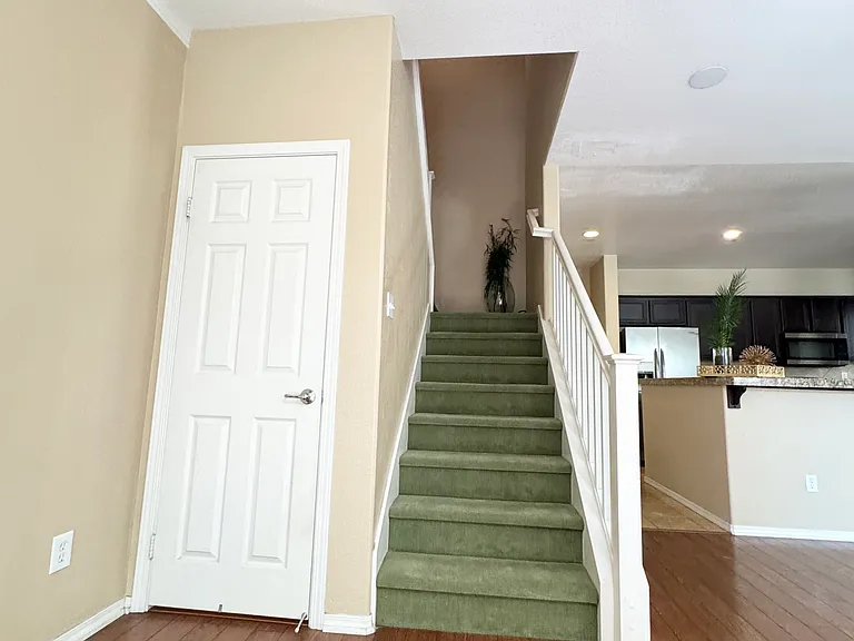 425 S Meadowbrook Dr S #106 — Photo 17