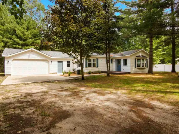 9374 Pine Circle Dr NW, Rapid City, MI 49676