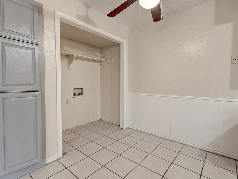 203 W Trinity St #C — Photo 5