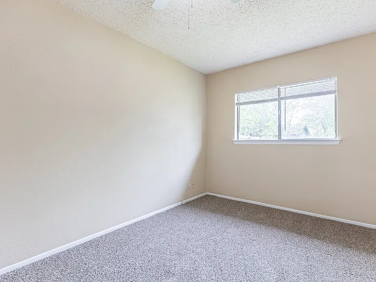 9643 Bratton Dr — Photo 14