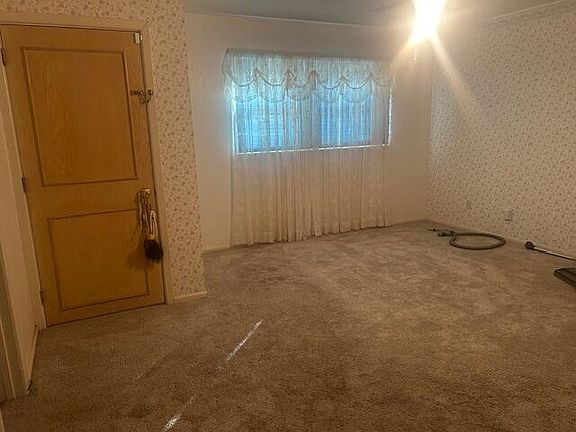 5th image of 806 E Garfield Ave