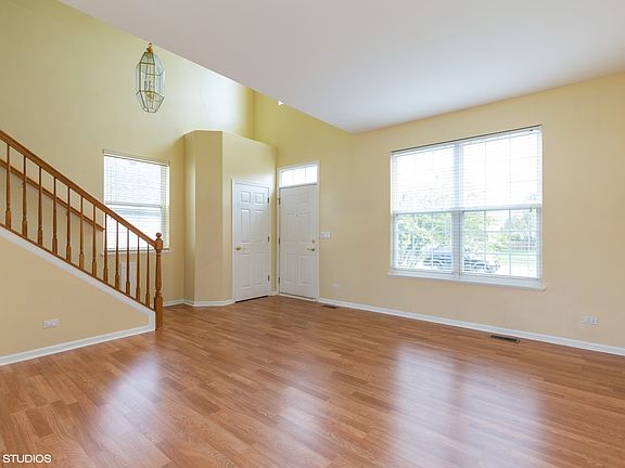 3rd image of 102 Woodland Park Cir