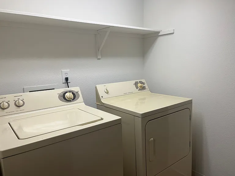 Thornridge Apartments — Photo 117