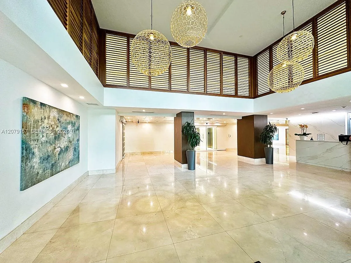 Brickell Key Ii Condo — Photo 2