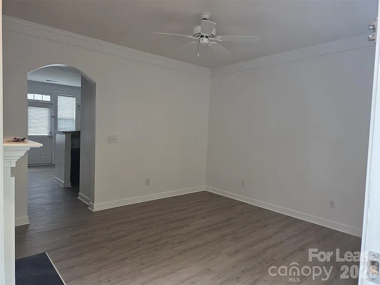 109 Chawton Ln — Photo 3