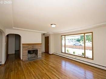 4th image of 19337 NE Glisan St