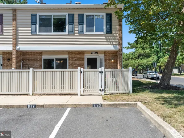 1142 Golden Pond Ct, Voorhees, NJ 08043