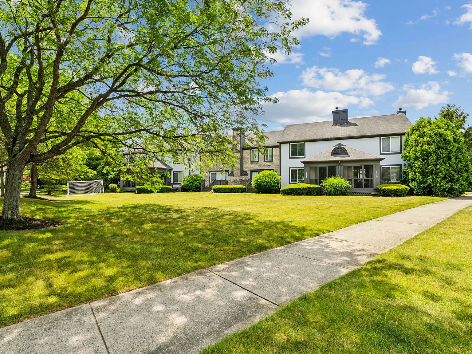 2 bed, 1.5 bath, 1500 sqft, $2,300 — Photo 4