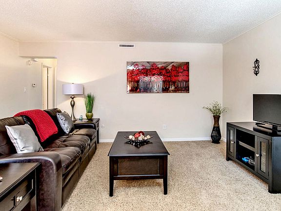 5th image of 3210 N Chestnut St #3214-139