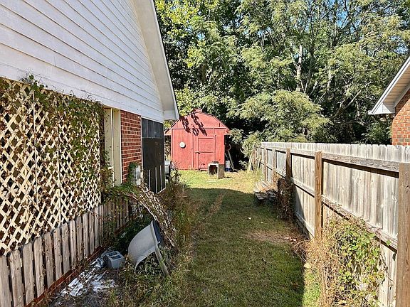 3rd image of 2079 Gion St