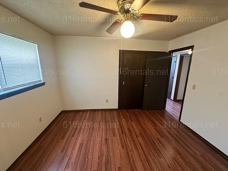 333 E Marion Ct — Photo 10