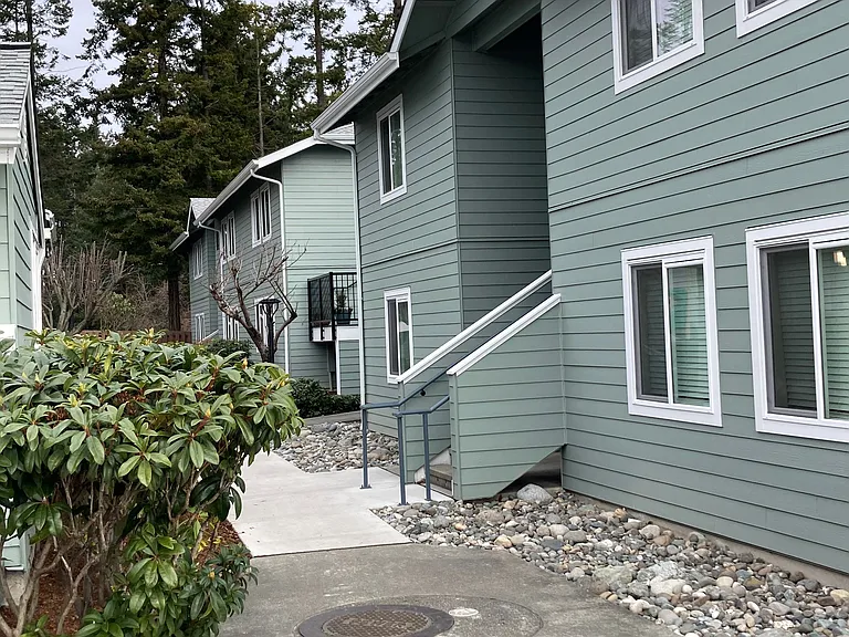 950 N Oak Harbor St #950 — Photo 1
