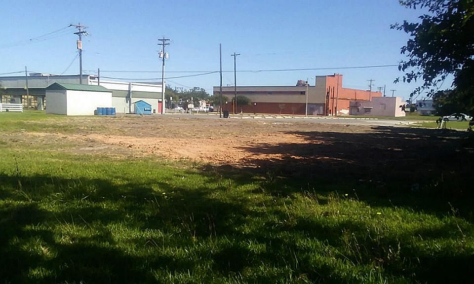 1st image of 512 4th Ave N