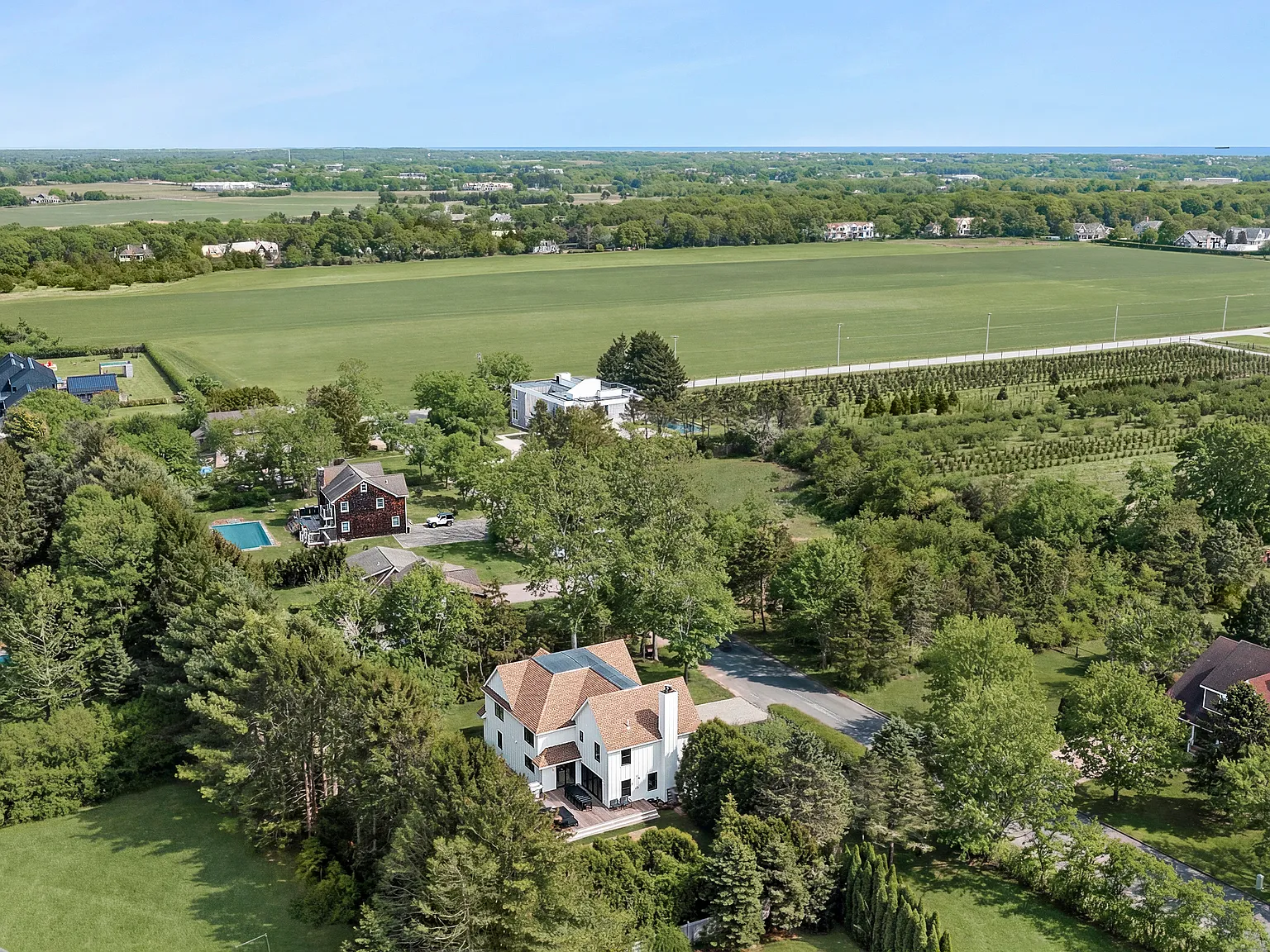 New Construction Modern Home in Scenic Water Mill Farm Country — Photo 3