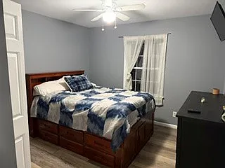 Bedroom 2 (across from bathroom) — Photo 2