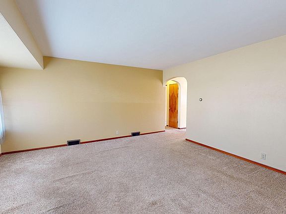 5th image of 544 Dakota Ave N