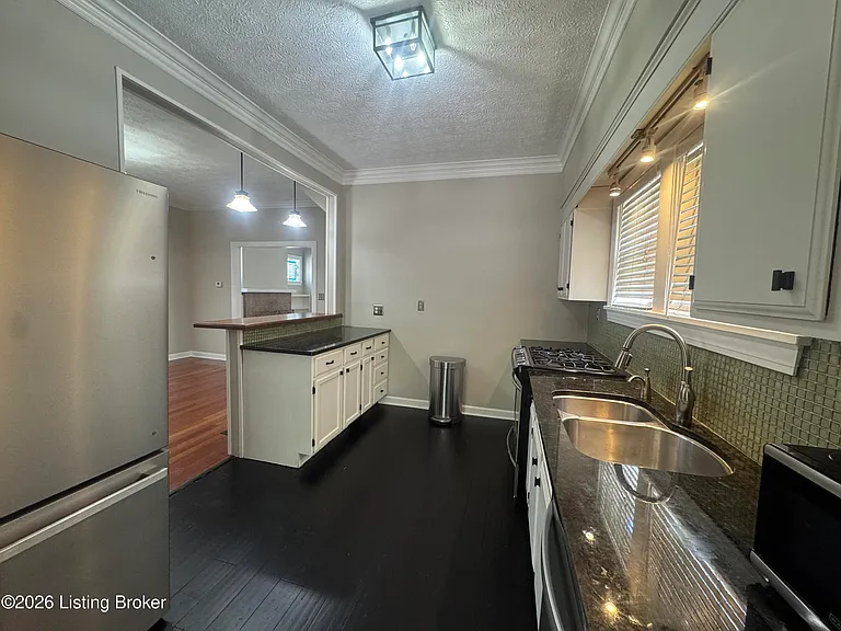 236 Kennedy Ave — Photo 8