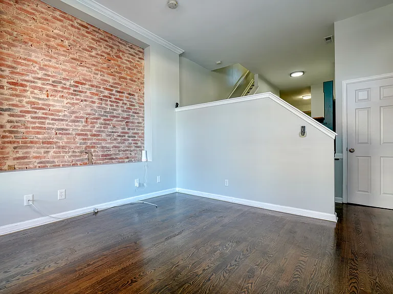 36 N Ellwood Ave — Photo 4