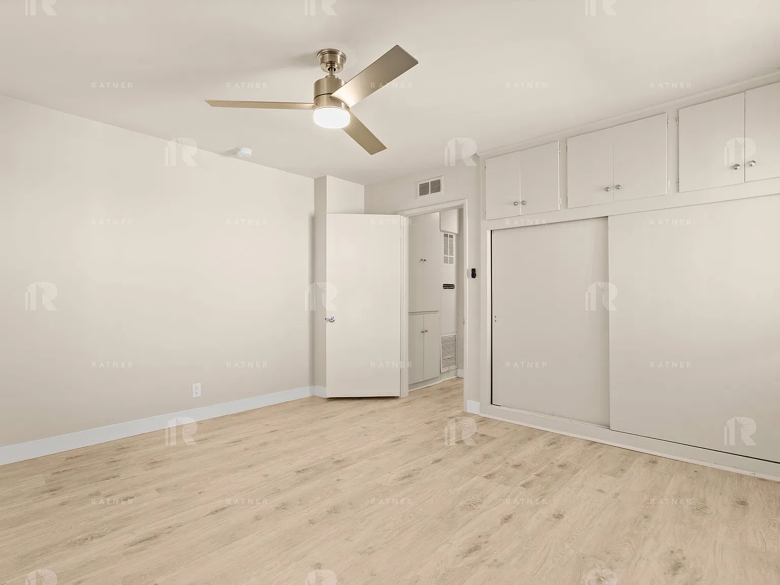(Ar/Ga/Yo:B) 1401 N. Detroit Street / 7141 Delongpre Avenue — Photo 3