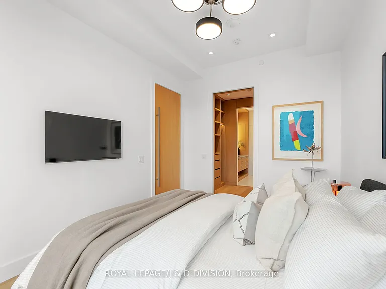 1 Strathgowan Ave #710 — Photo 14
