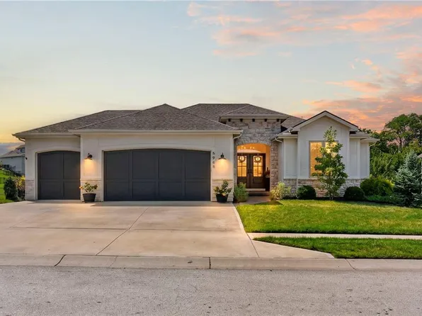 5968 Oak Creek Ct, Parkville, MO 64152
