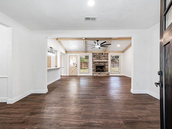 4th image of 1908 Maxwell Cir