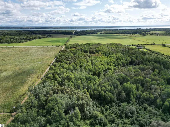 7538 S Riverside Sault St, Sault Sainte Marie, MI 49783