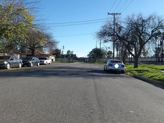 Exterior Neighborhood (street photo)
