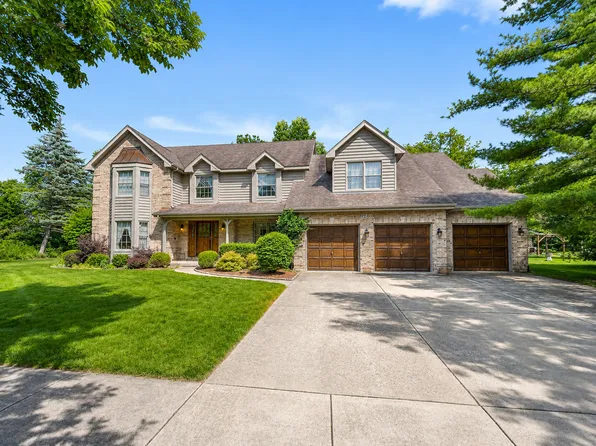 1240 Redwood Dr, Algonquin, IL 60102